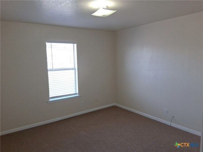 Building Photo - 1005 Circle M Dr