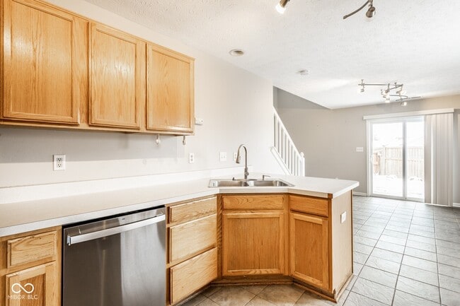 Building Photo - 700 Mountain Pine Dr