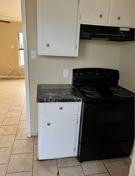 Building Photo - 1801 Duncan Ave