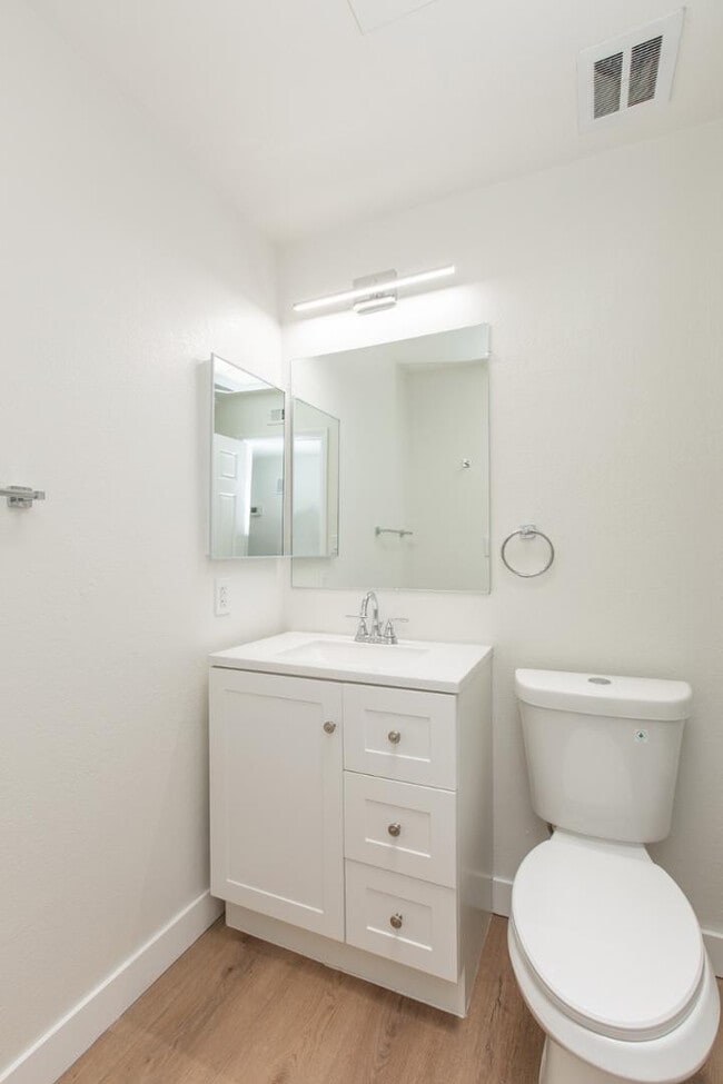 Building Photo - 2607 E Larkspur Dr