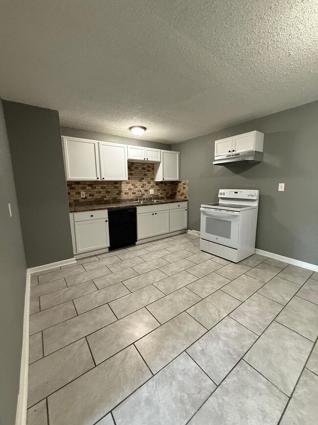Building Photo - 4 bedroom 1 bathroom spacious property. Beautiful home section 8 ready. If you would like to view...