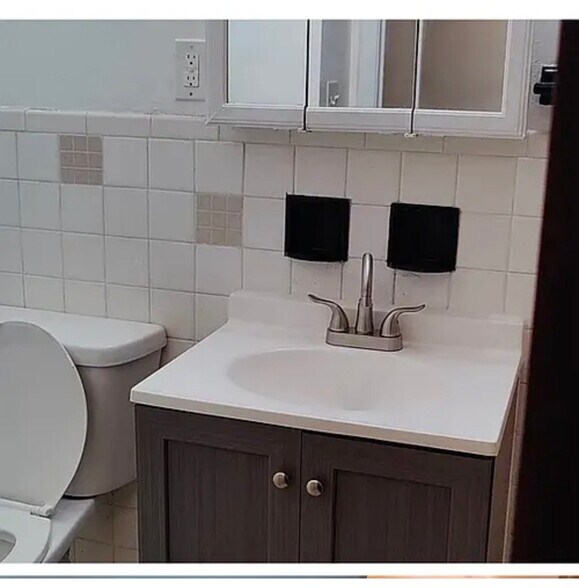 Building Photo - 10466 Betty Ct