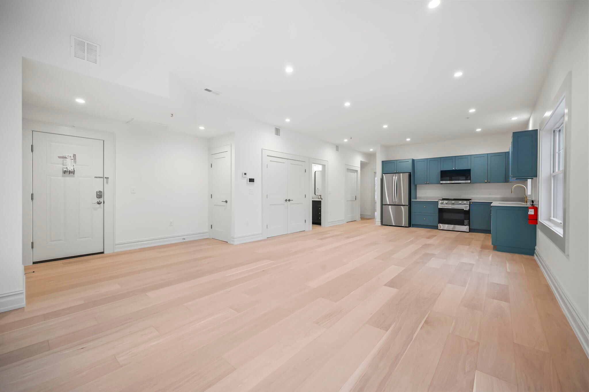 Living Room/Kitchen - 1209 Littleton Rd