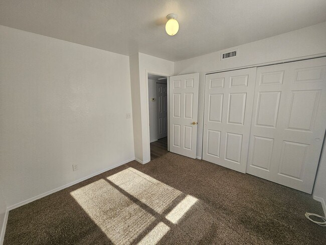 Building Photo - 1-4 1328 Ramar