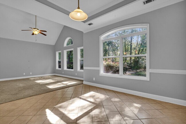 Building Photo - AVAILABLE LATE JULY 2025 (PET FRIENDLY)
