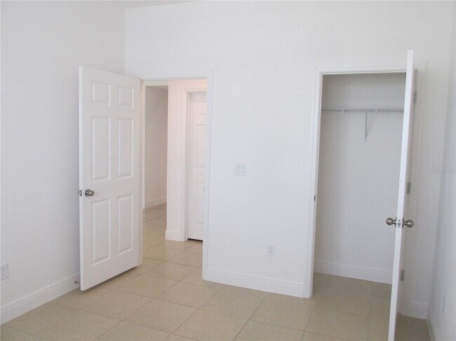 Building Photo - 4900 Golden Zenith Wy