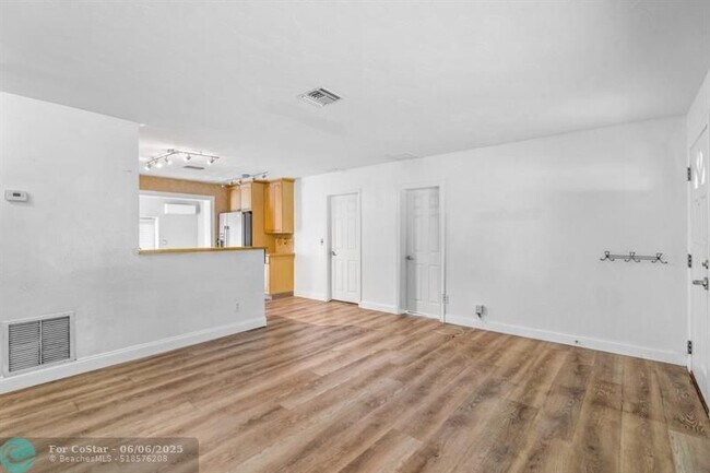 Building Photo - 4528 SW 28th Terrace