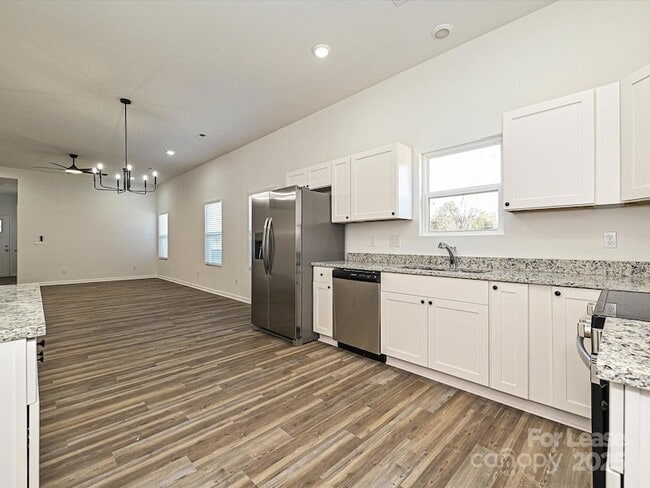 Building Photo - 1349 Russell St