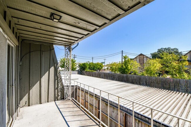Building Photo - 9033 Rue Cambon St