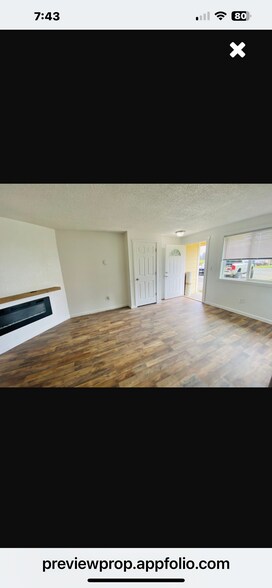 Living room - 11040 N Skagit St