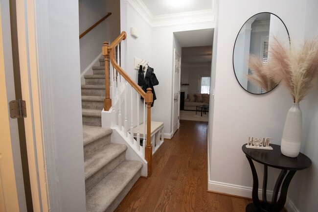 Building Photo - Hampton Forest Three Bedroom townhome clos...