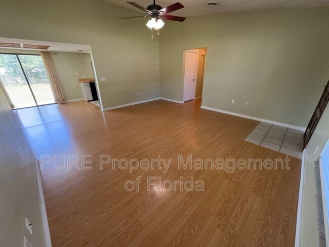 Building Photo - 9 Banyan Course Run