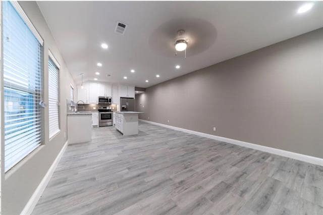 Building Photo - 800 N Throckmorton St