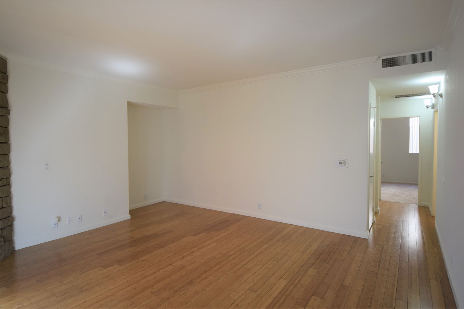 Building Photo - 11107 La Maida St