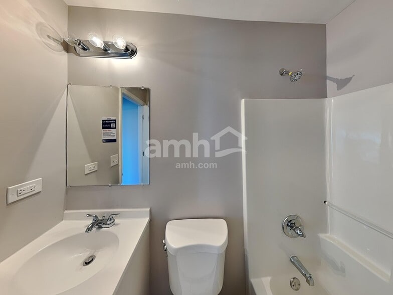 Building Photo - 2307 White Eagle Dr