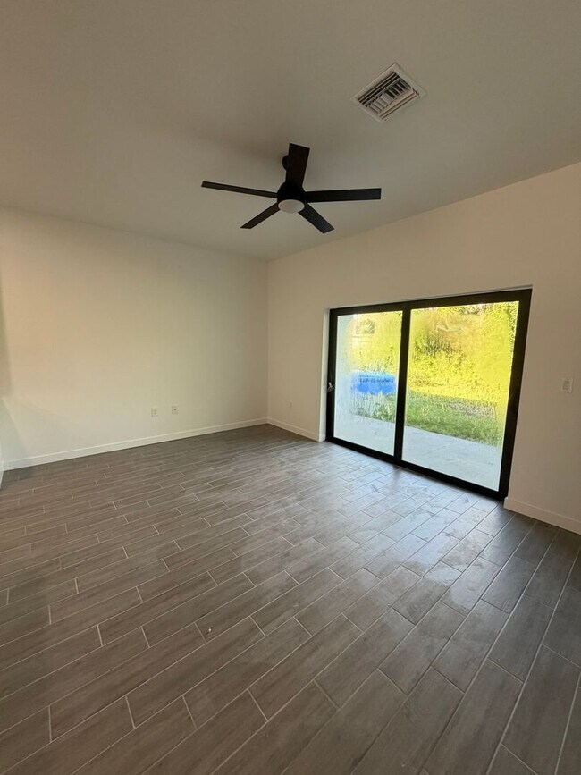Building Photo - 2103 Redmond St
