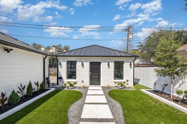 Building Photo - 4148 Normandy Ave