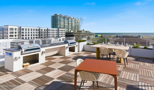 Building Photo - 215 2nd Ave