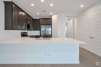 Building Photo - Like Brand New Luxurious Modern 3 Bedroom ...