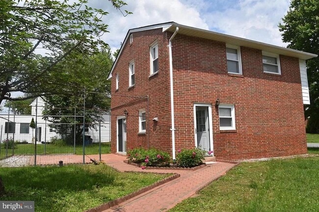 Building Photo - 6820 Cherokee Dr