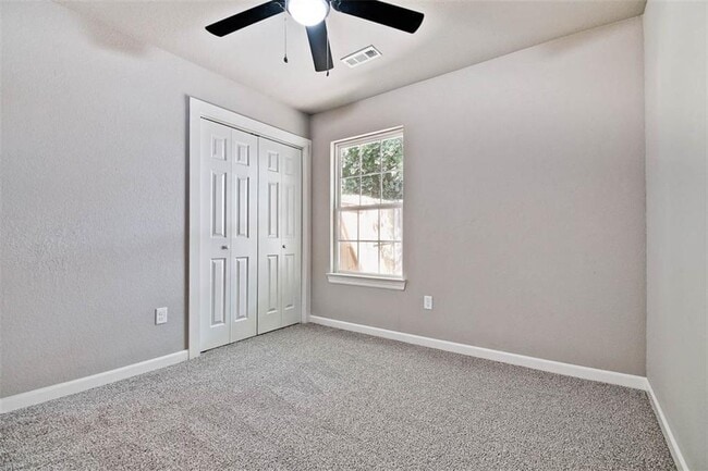 Building Photo - 2411 SW Choctaw St