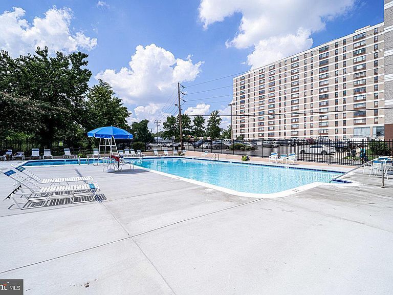 Swimming Pool - 4600 Duke St