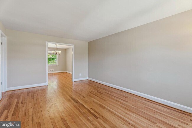 Building Photo - 586 Lucia Ave