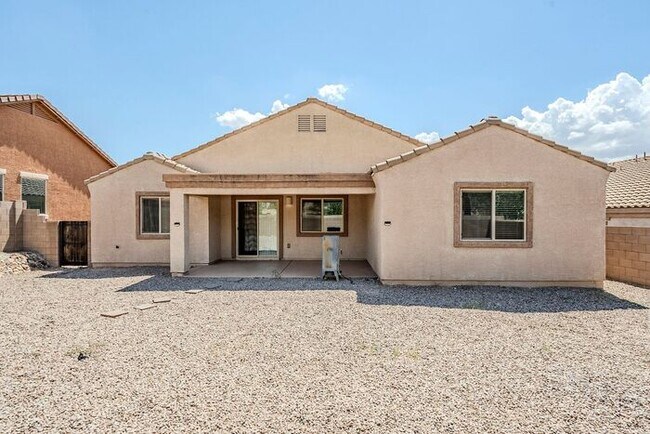 Building Photo - Pending/ Rented - Bright & Airy 4-Bedroom ...