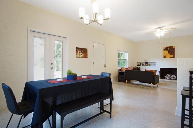 Building Photo - 1647 Lake Ella Dr