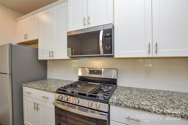 Building Photo - 3215 Lisburn St