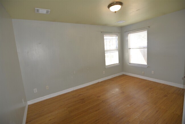 Building Photo - 7423 River Pines Dr