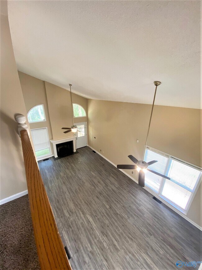 Building Photo - 523 Farmingdale Rd SE