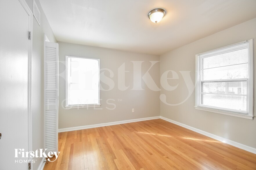 Building Photo - 1458 S White Station Rd