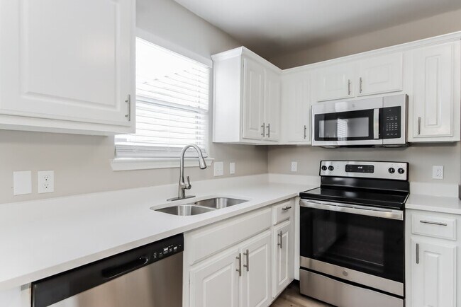 Building Photo - 28926 Trinity River Dr