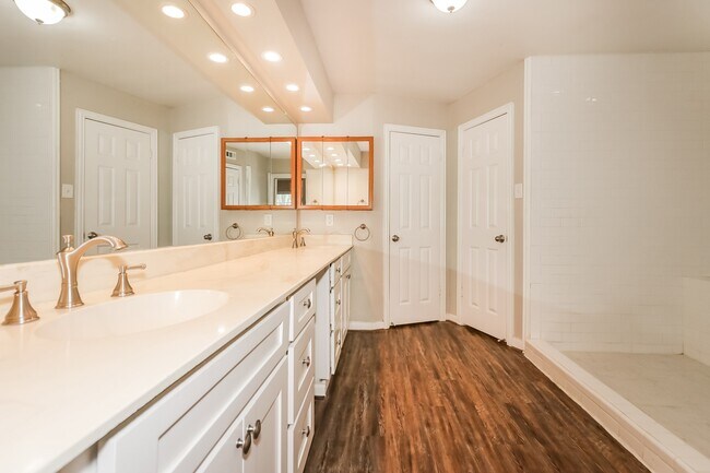 Building Photo - 10530 Jaycreek Dr