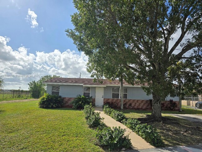 Building Photo - 1604 SW 7th St