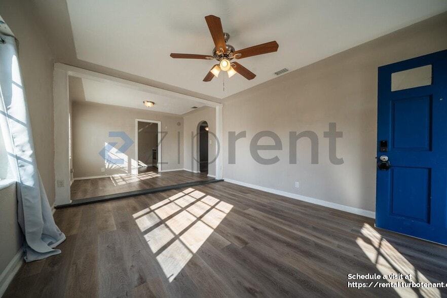 Building Photo - 925 17th St S