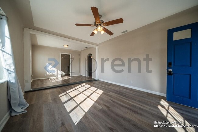 Building Photo - 925 17th St S