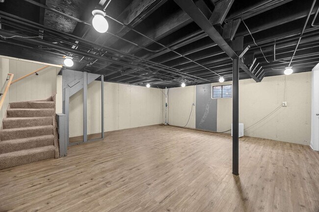 Building Photo - 108 Holly Ct