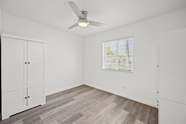 Building Photo - 257 Holiday Way