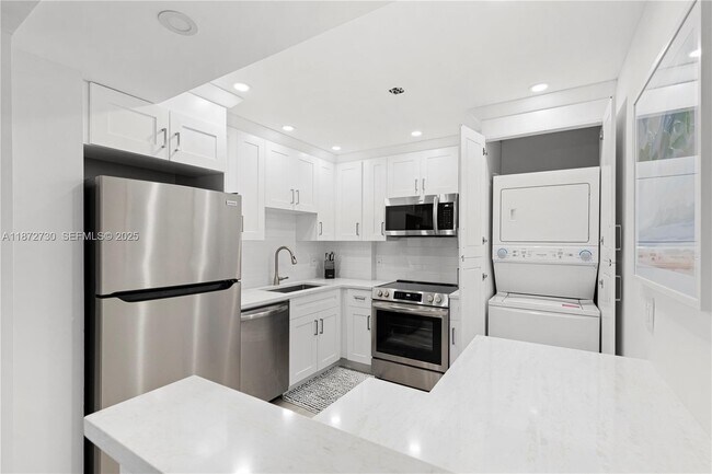 Building Photo - 2000 S Ocean Blvd