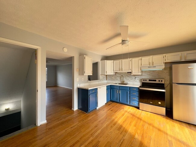 Building Photo - Charming 2 Bedroom/2 Bathroom Townhome in ...