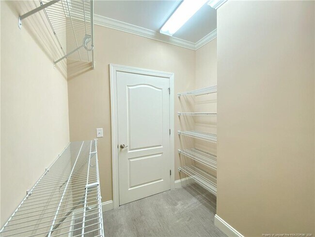 Building Photo - 411 Gallery Dr