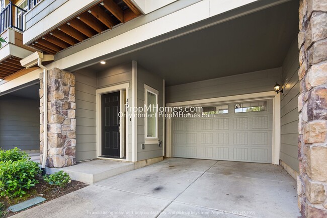 Building Photo - 441 NE Tork Pl