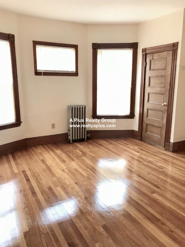 Building Photo - 336 Centre St