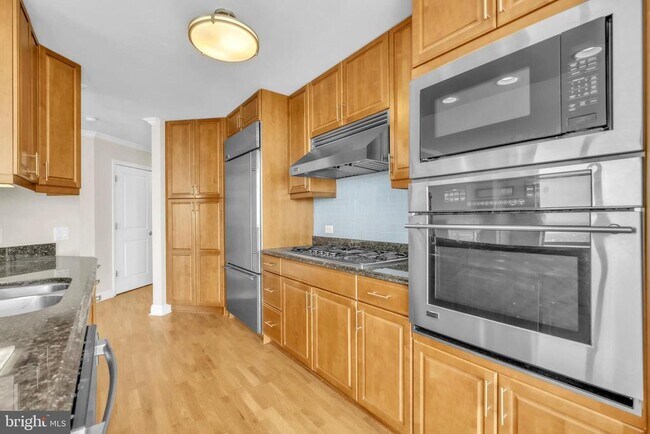 Building Photo - 400 S Broad St