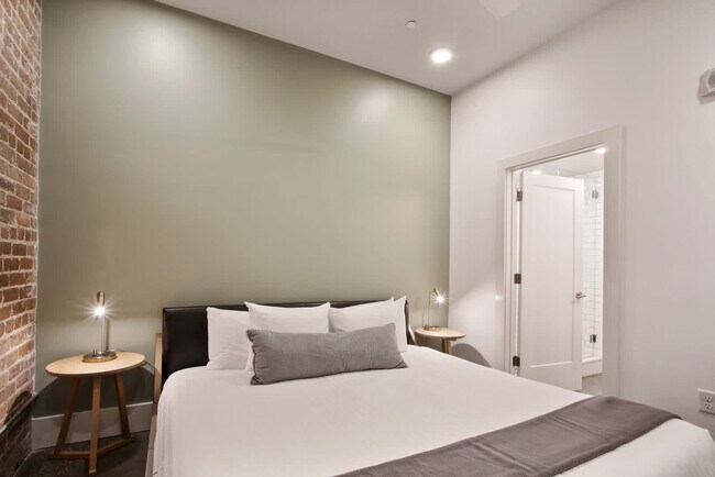 Building Photo - 822 Howard Ave