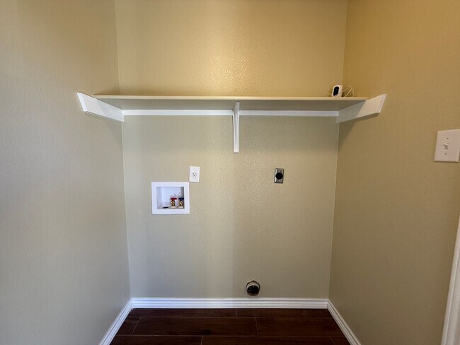 Building Photo - 1305 Fox Creek Dr