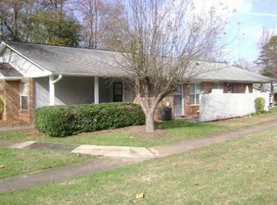 Primary Photo - Laurel Estates