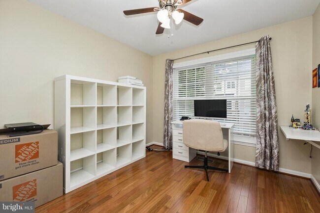 Building Photo - 46738 Oakmere Terrace